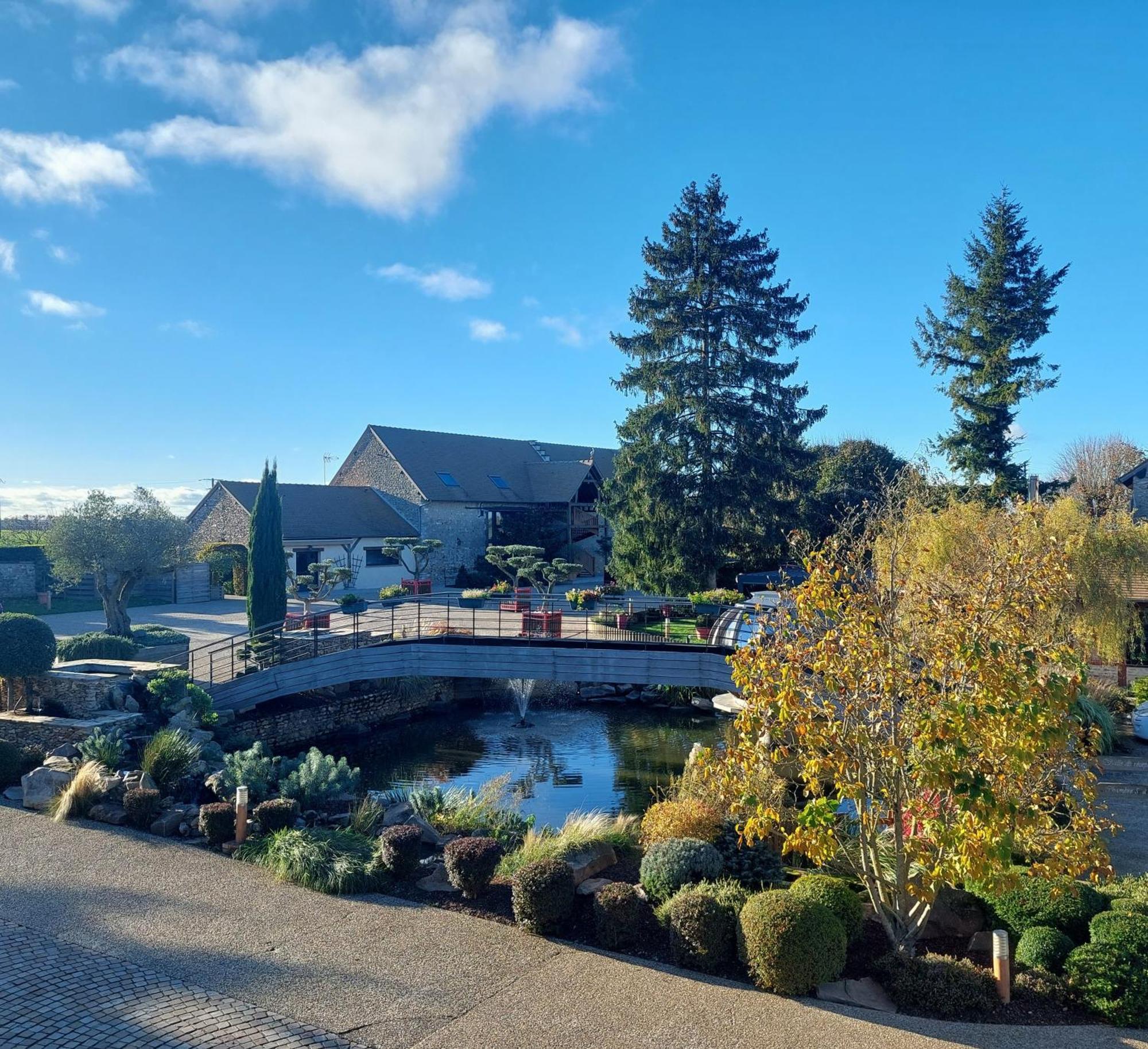 Domaine De La Haie Des Granges Hotel Menilles Exterior photo